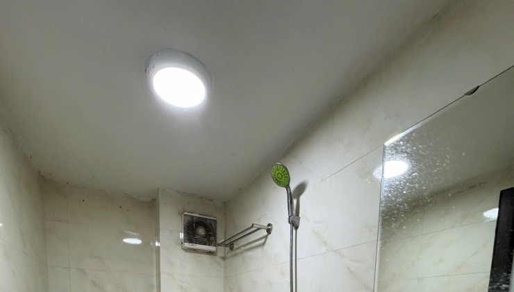 Cho thuê nhà nguyên căn phố Lương khánh Thiện, 45m x5 Tầng 5 ngủ, 15 Triệu LH 0377526803